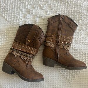 Paris Blues Brown Embellished Girls' Western Boots